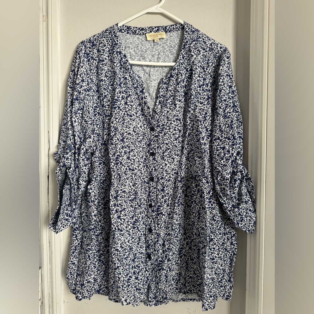 Cynthia Rowley Blue and White Floral Button Down Shirt, Size 1X.